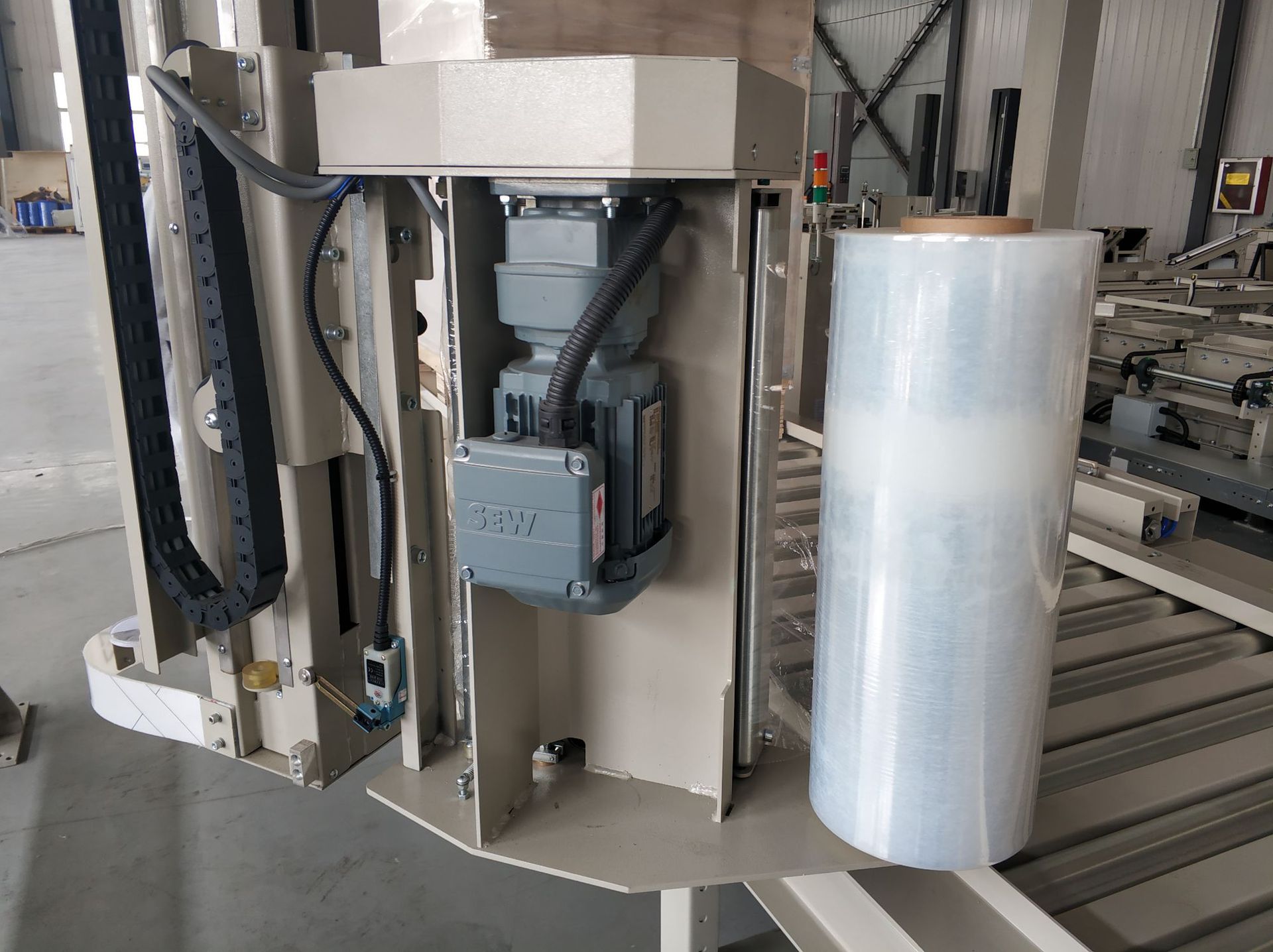 r1800fcpl悬臂在线缠绕包装机全自动缠膜机摇臂机裹膜机