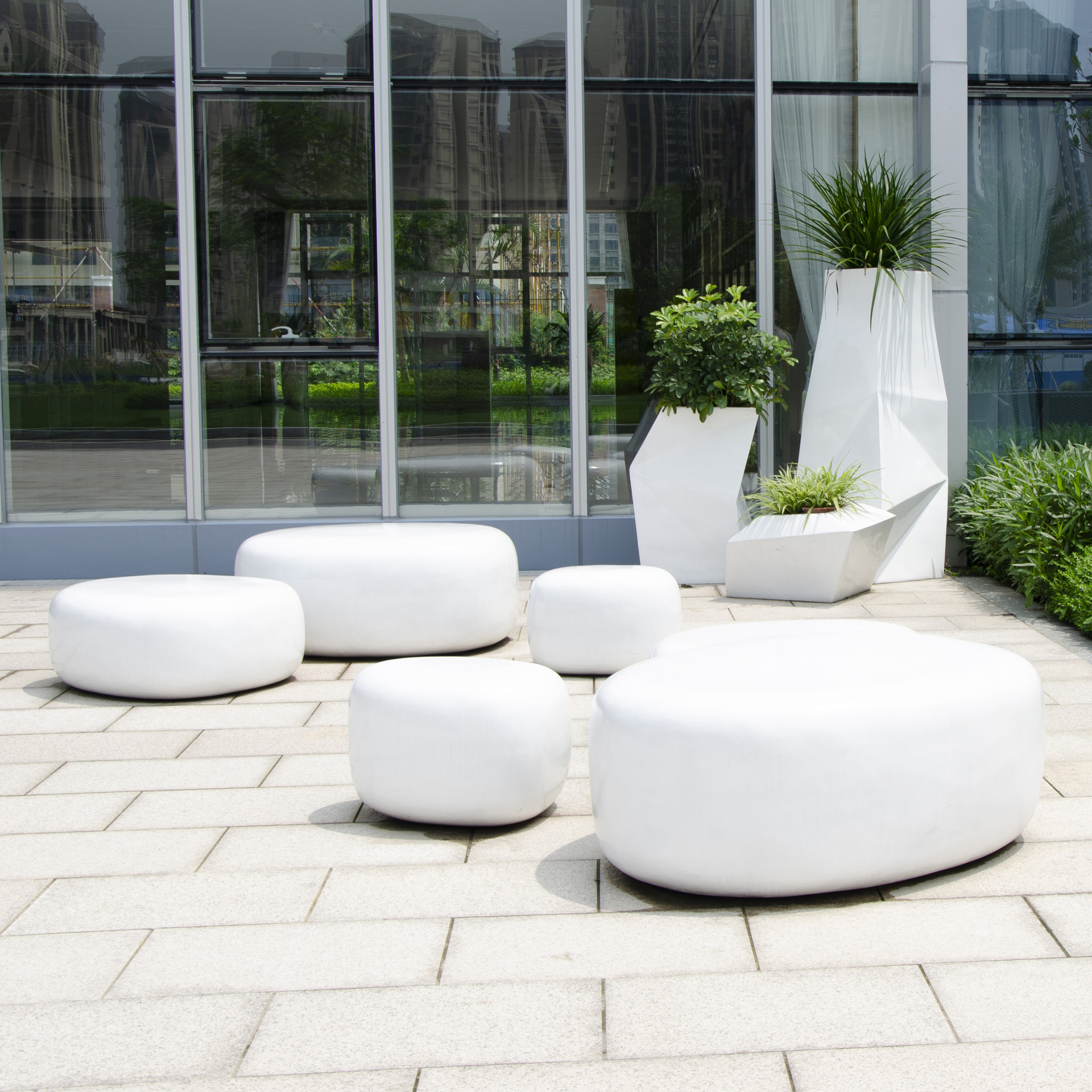 厂家定制户外玻璃钢坐凳商场美陈等候椅小区公园鹅卵石休闲座椅