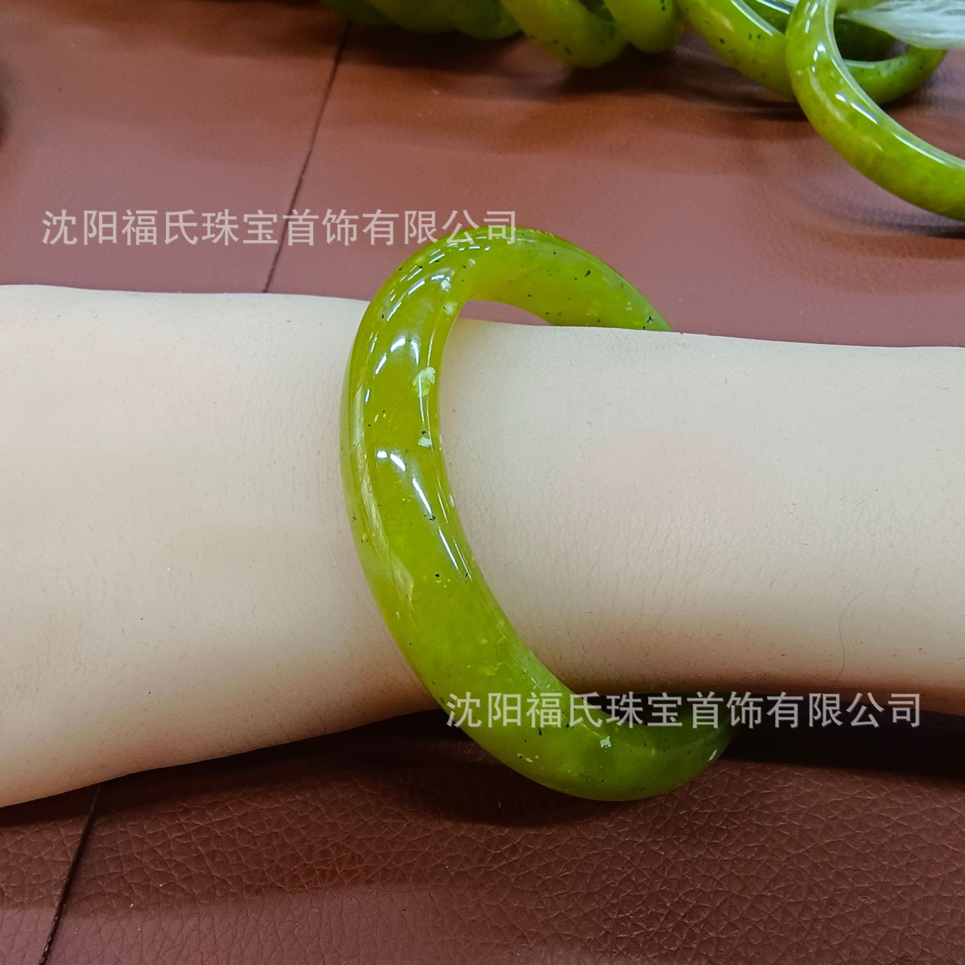 天然岫玉手镯朝鲜黄金玉冰黄玉镯子新货实拍冰透水头足大现货