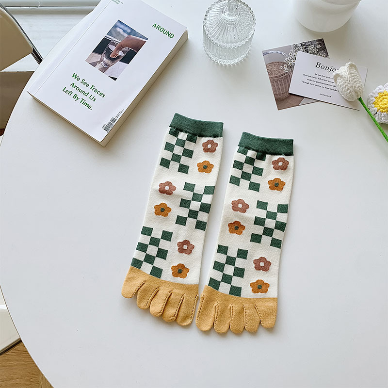 Five Finger Tube Socks Female Online Influencer Spring and Autumn Cute Split Toe Cotton Socks Ins Japanese Sweet Green Small Flower Long Socks