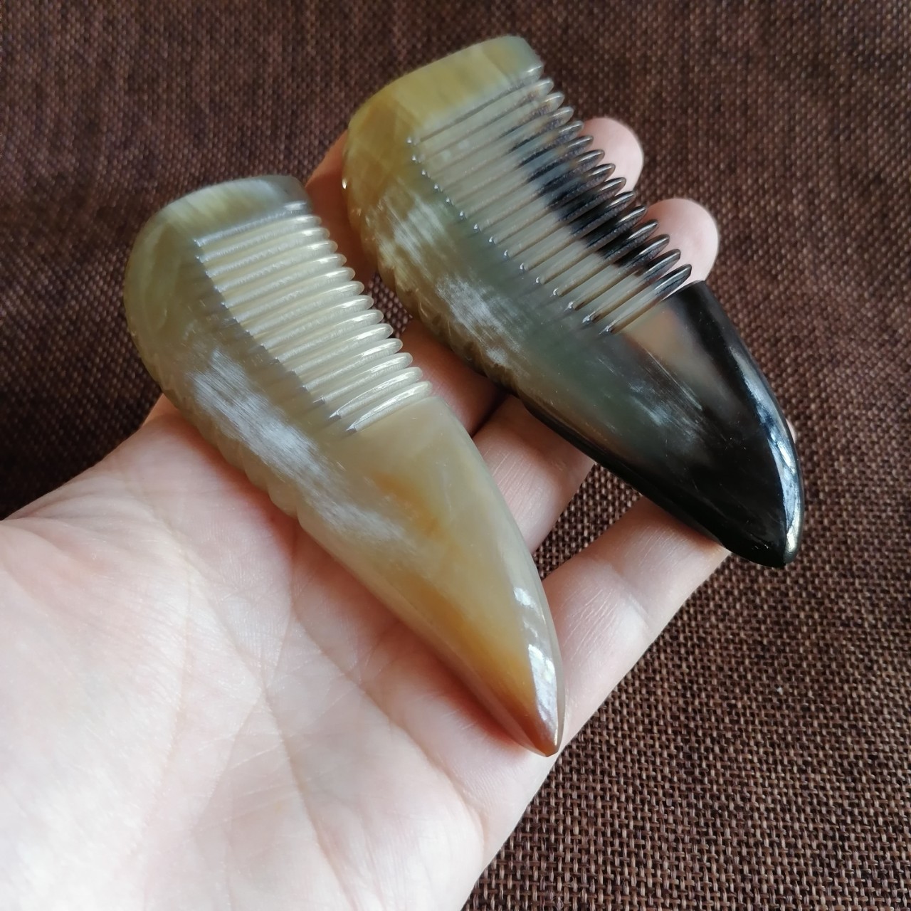 藏区羊角梳子脱发白黄羊角梳头部经络梳保健梳