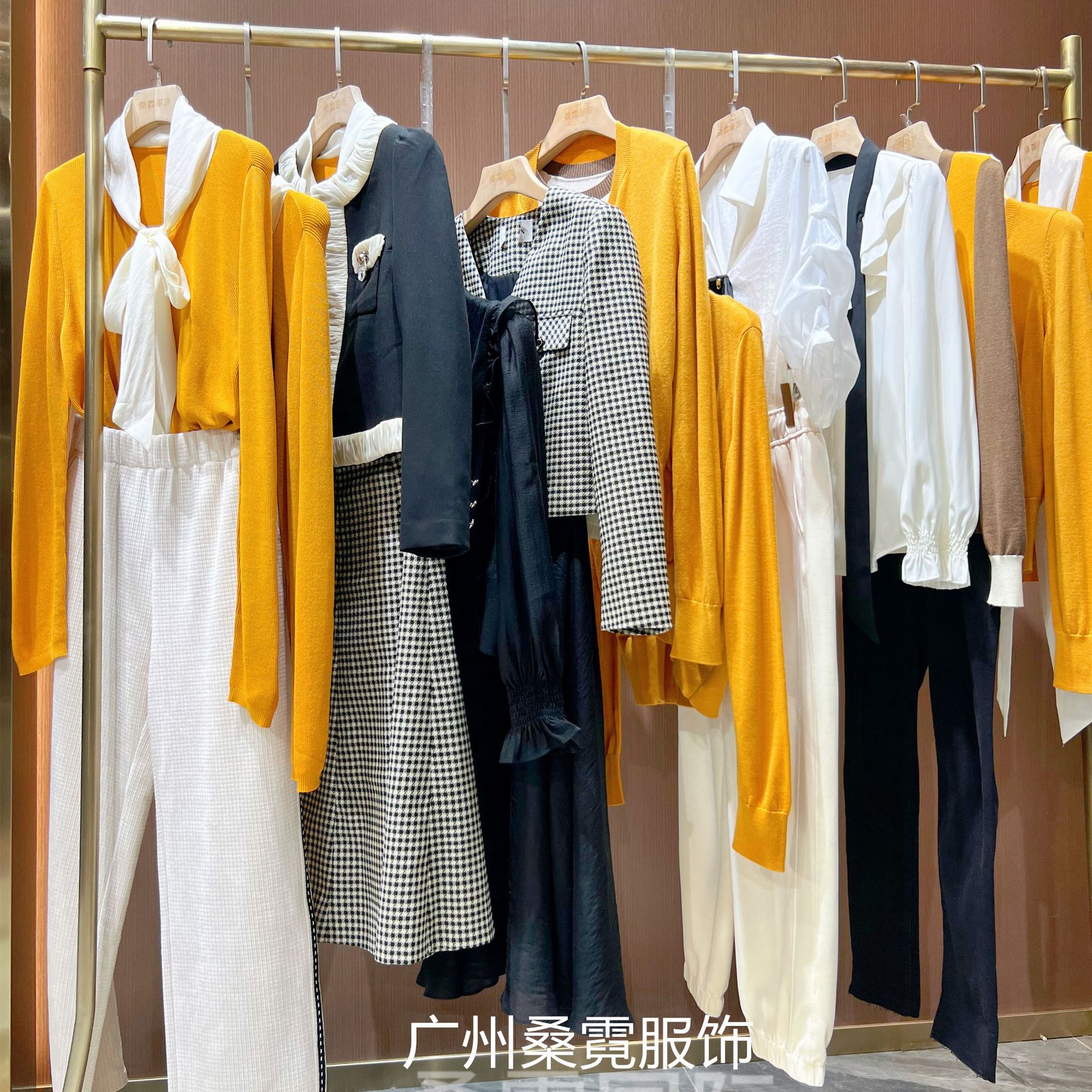 纳纹24年春季新款剪标专柜撤柜直播实体女装货源品牌折扣走份批发