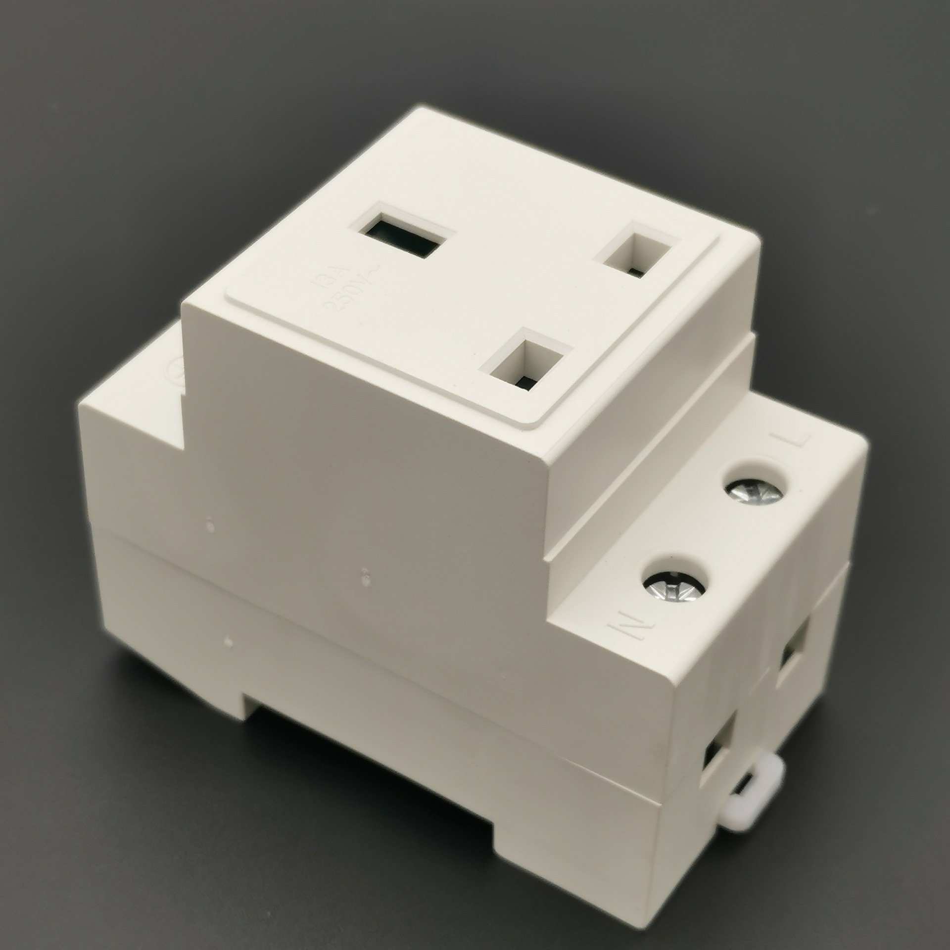 英标导轨插座ac30模数化配电箱机柜成套插座13a250v香港方脚插孔