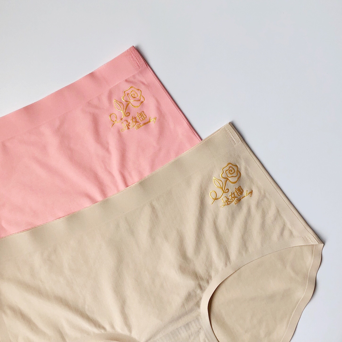 厂家直供朵女郎冰丝纯色无痕内裤女透气中腰抗菌棉裆底女士三角裤