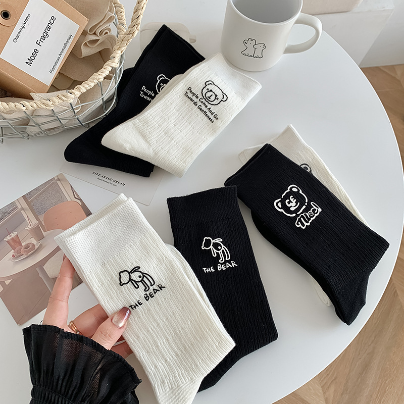 23秋冬新品袜子韩版个性烫印小熊女中筒袜网红潮流棉质女袜堆堆袜
