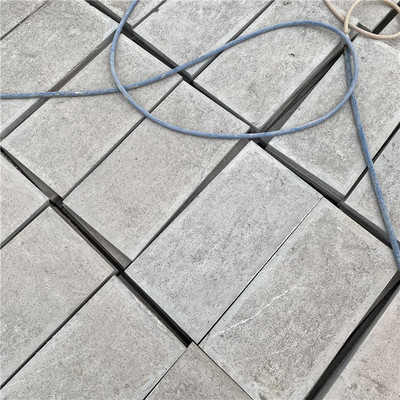 嘉祥青石板 广场手凿錾道面青石板 庭院防滑剁斧面仿古老石板