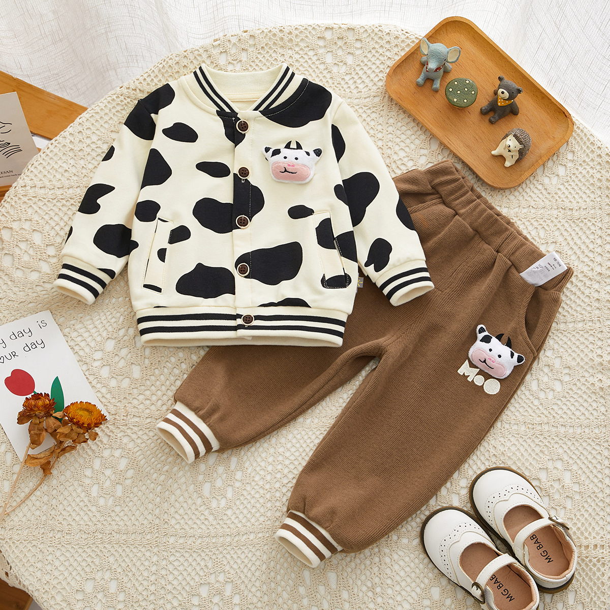 童装儿童套装2024新款男童两件套长袖女孩的衣服小奶牛儿童衣服