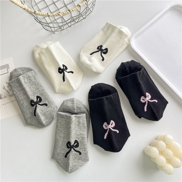 袜子女后跟蝴蝶结中筒袜ins潮网红款黑白灰女袜甜美少女学生棉袜