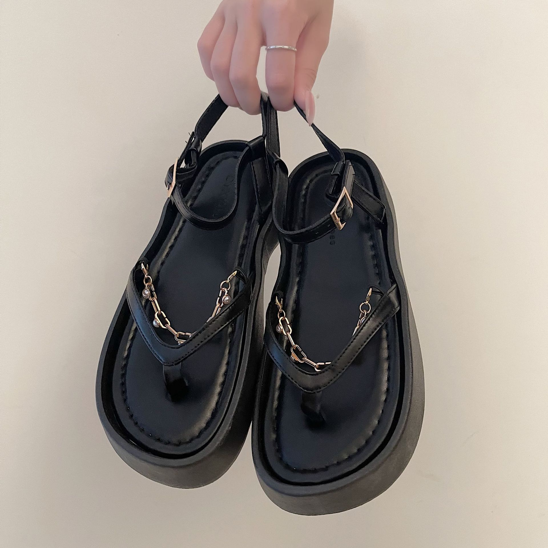 黑色罗马凉鞋女款夏季2023年新款复古ins潮 厚底一字带平底鞋