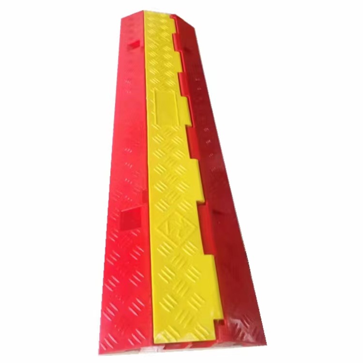 新品塑料红色2线槽板减速带橡胶减速垄舞台穿线板pvc电缆盖线板