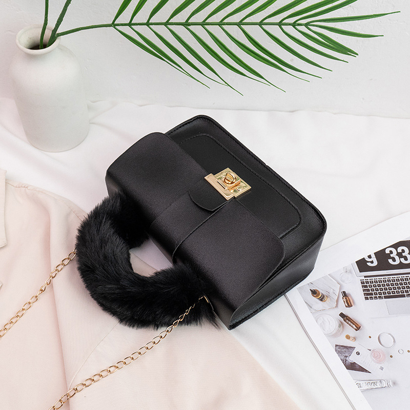 Ladies Bags Plush Handbag for Women 2022 Lock Chain Small Square Bag Sweet Cute Cell Phone Small Bag