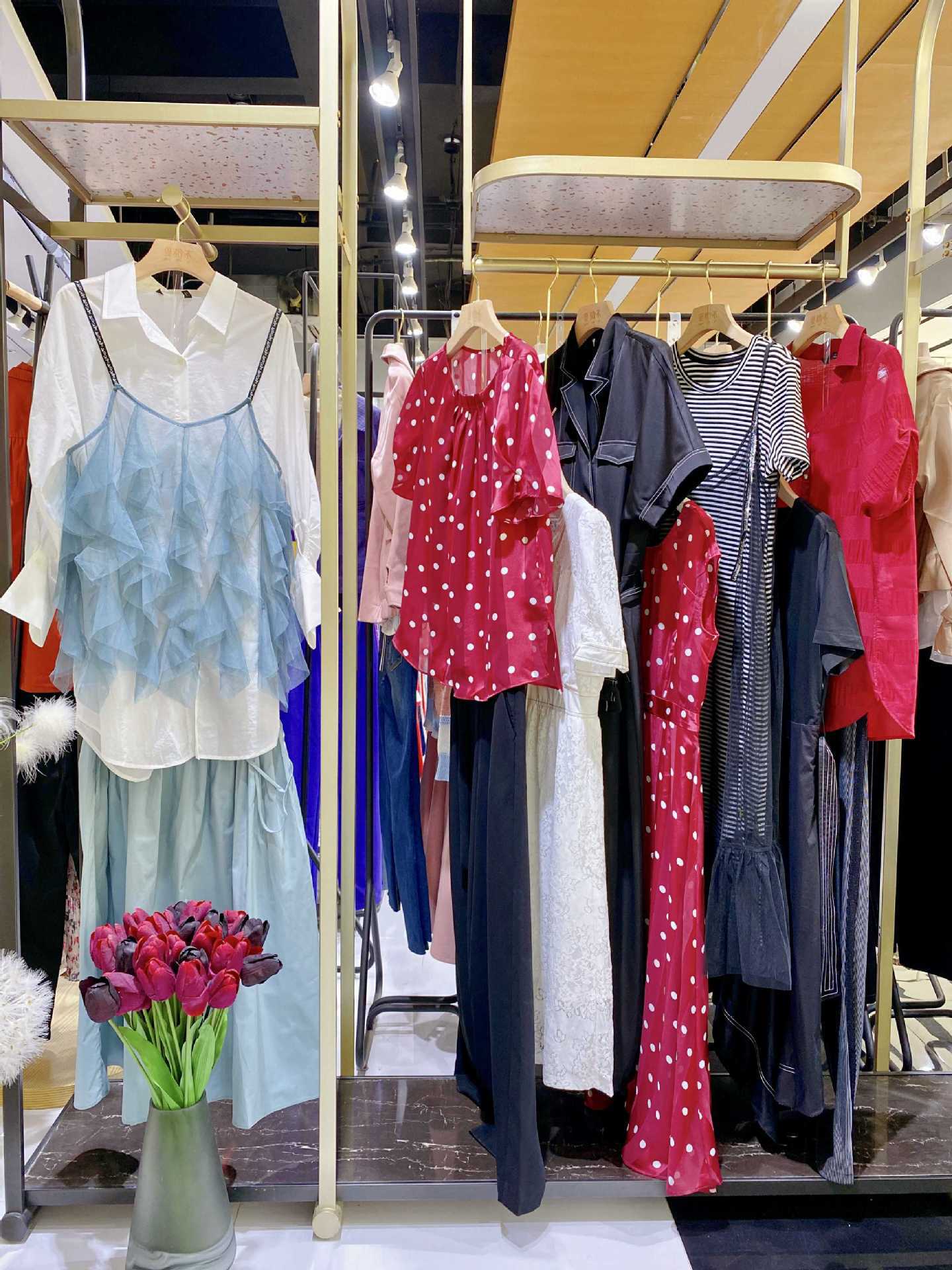 实体电商货源 上海品牌女装迪卡轩2022新款夏装撤柜尾货走份批发