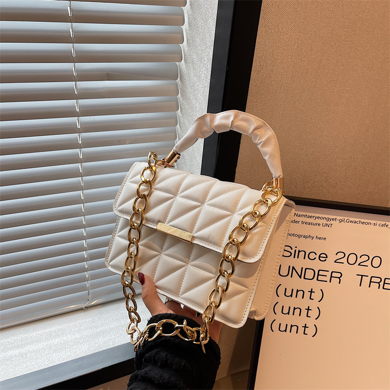 Rhombic Elegant Pleated Handbag 2022 Autumn and Winter New Popular Western Style Chain Shoulder Crossbody Small Square Bag This Year
