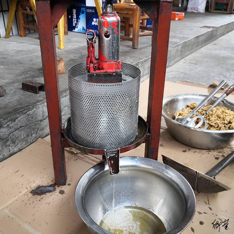 榨油机家用小型猪油菜籽油液压千斤顶手动压榨挤水机压脂渣压榨