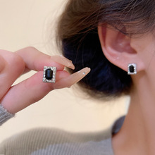 2023年新款黑色方形耳钉女小众设计感冷淡风耳环复古法式简约耳饰