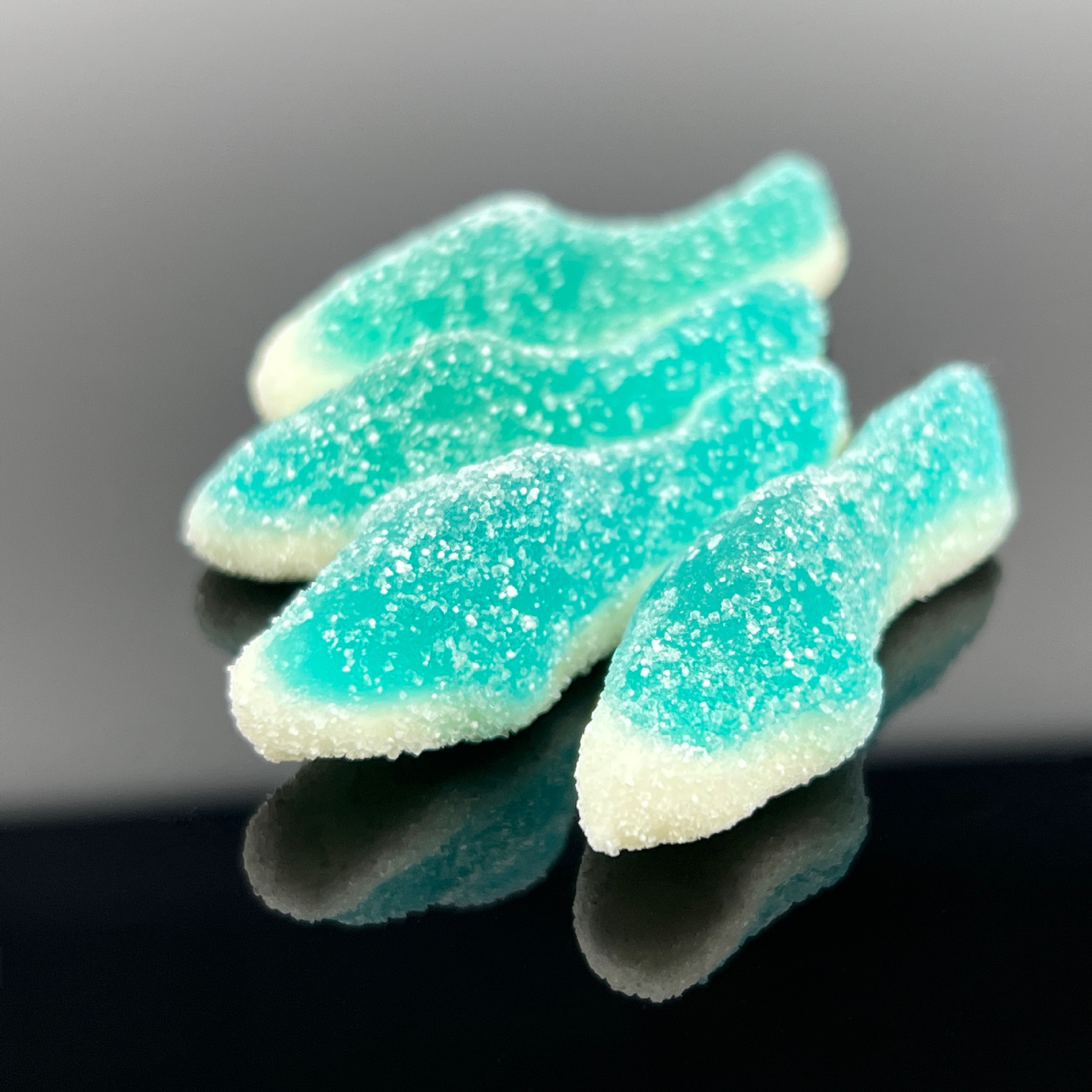 双色鲨鱼造型橡皮糖2.5kg果干零食店进货批发-阿里巴巴