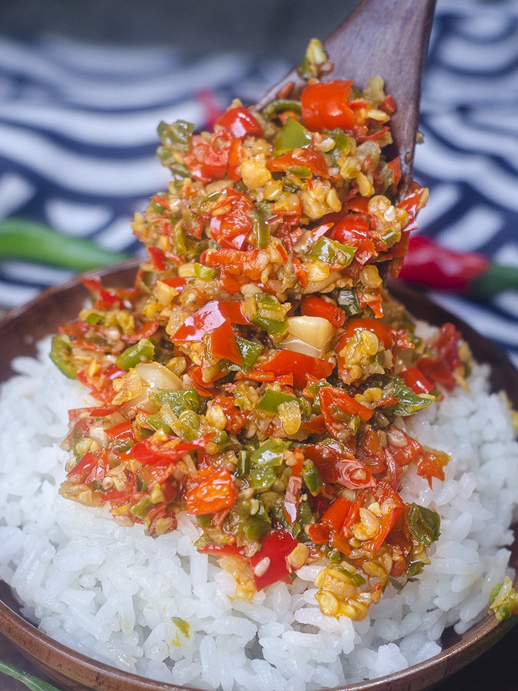 四川特产蒜蓉辣椒酱下饭菜香辣拌饭拌面特辣手工彩椒酱双椒酱批发