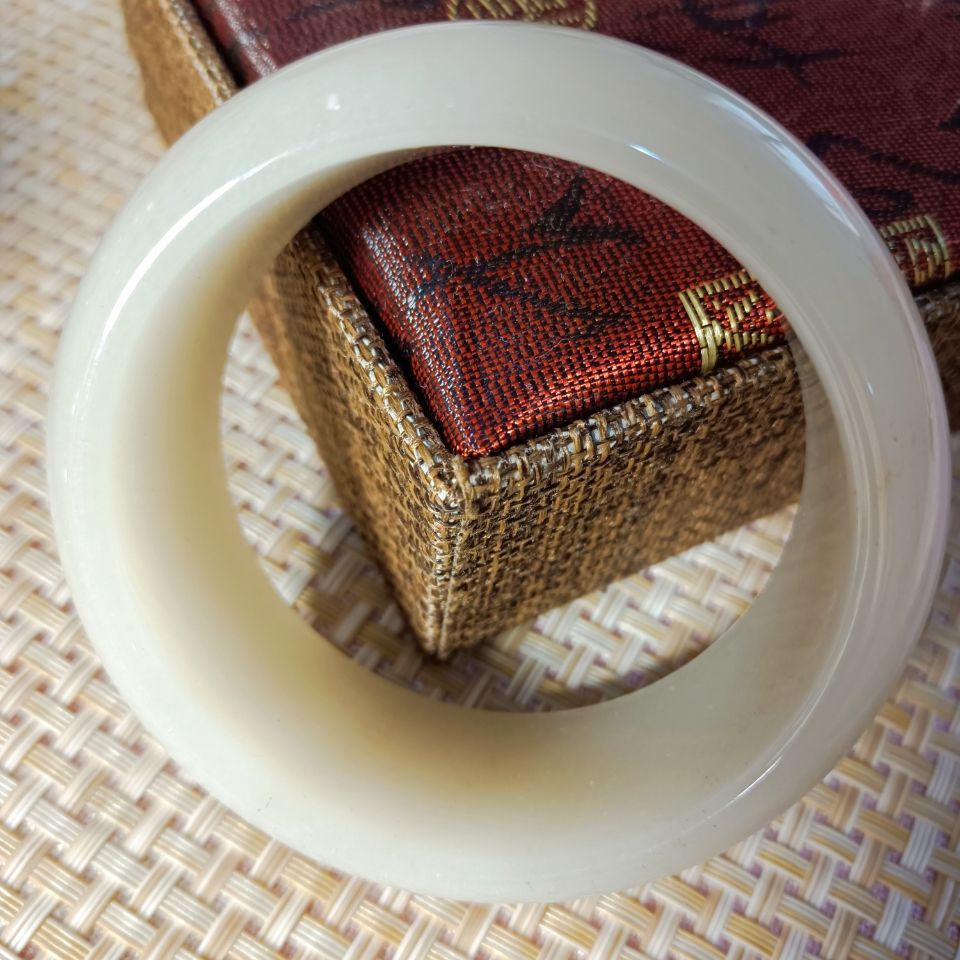 高质量佘太翠白玉手镯平价全场包邮内蒙产地源头工厂