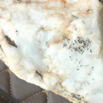 厂家供应石英石  石英石原矿 建材用石英 货源充足 可定 制加 工