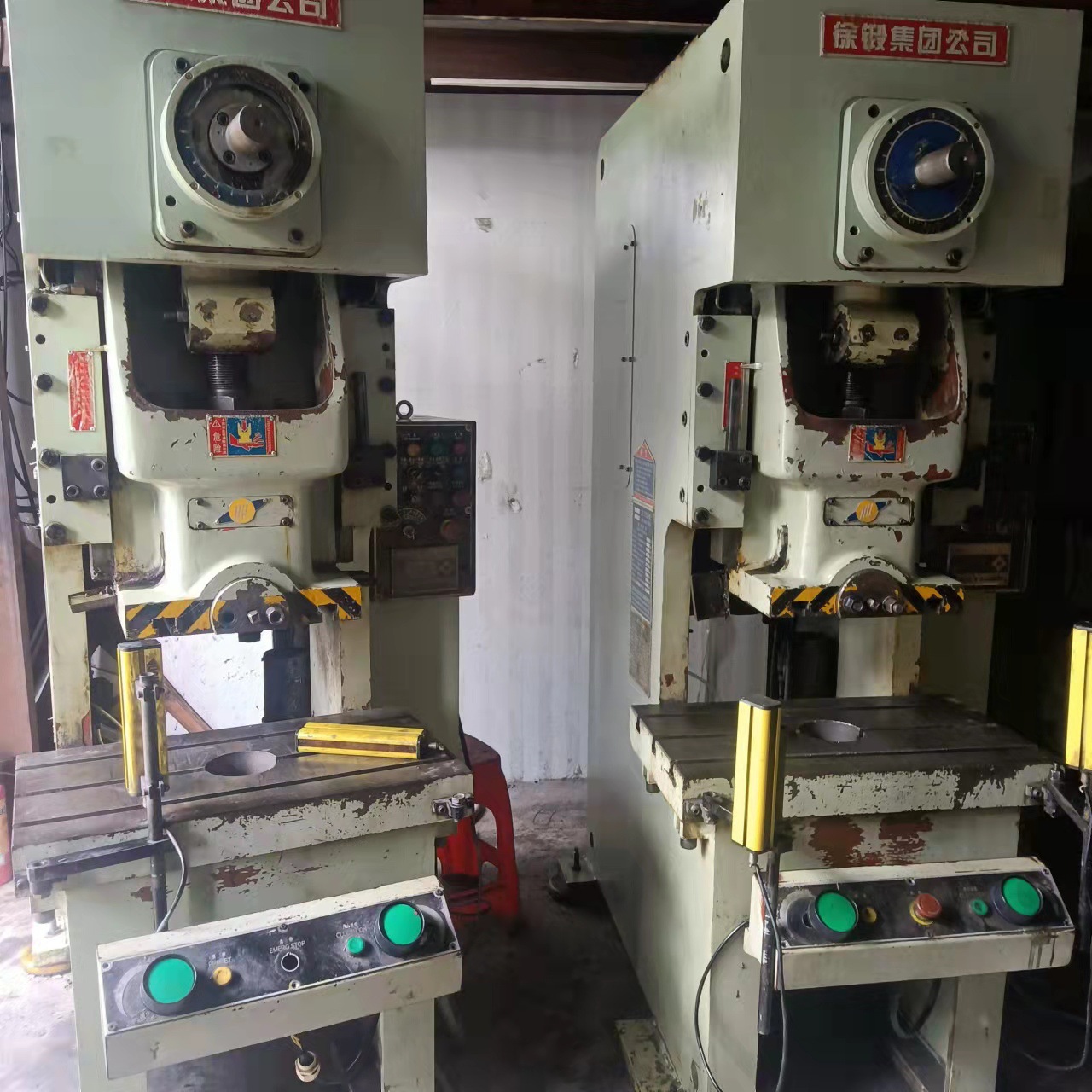 优惠转让徐锻25吨气动冲床机况漂亮接电干活