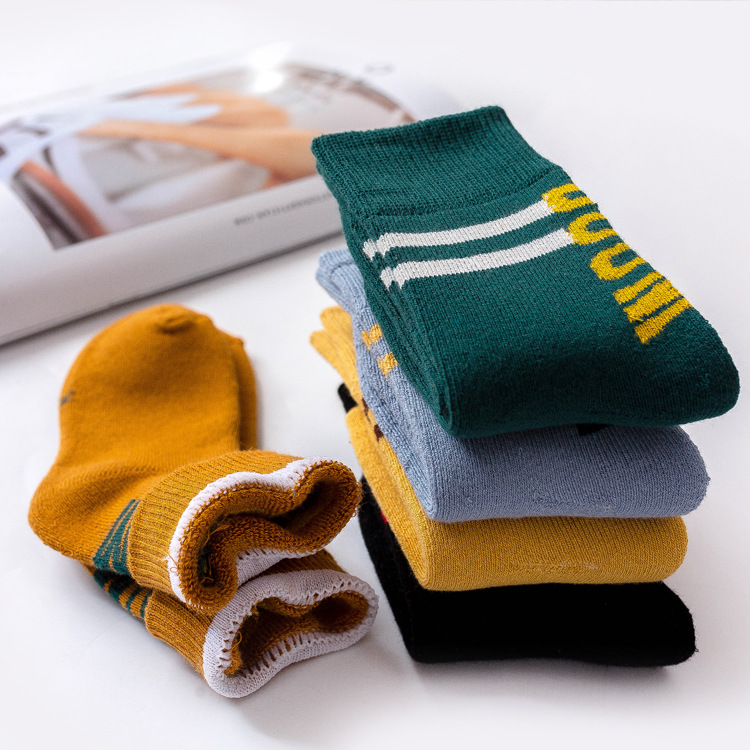 新款撞色设计男孩袜子儿童袜可爱字母图案袜子加绒加厚小孩中筒袜