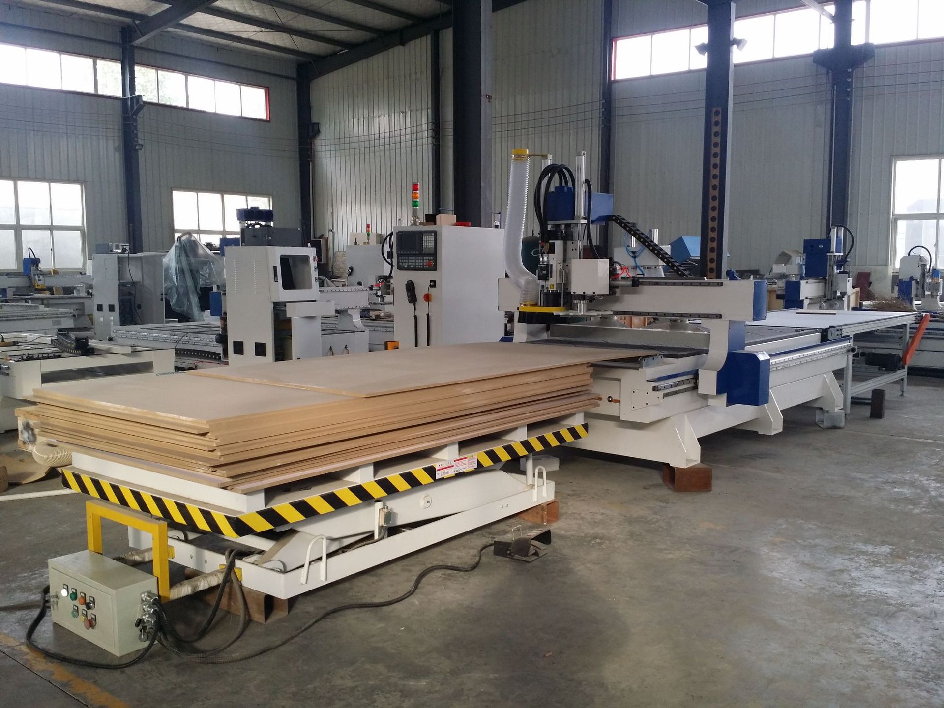 全屋定制板式家具办公家具木工机械双主轴双工序开料机雕刻机厂家