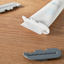 日本KM1189牙膏挤压器懒人挤牙膏神器洗面奶挤压夹子鳄鱼挤膏器
