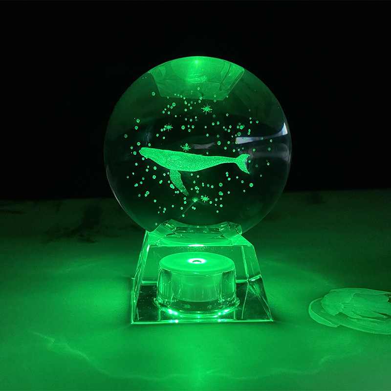 水晶球内雕海洋鲸鱼装饰摆件治愈系透明发光玻璃球送朋友闺蜜生日
