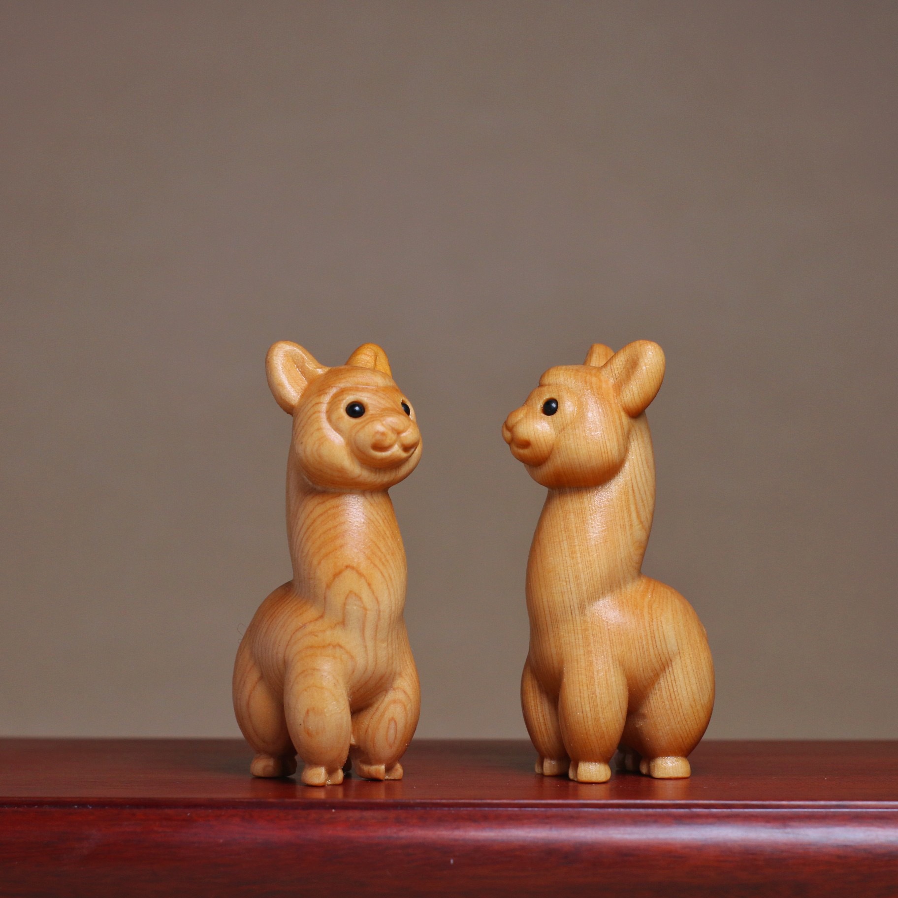 崖柏创意木雕小动物儿童可爱羊驼送礼文玩摆件工艺品礼品手把件羊