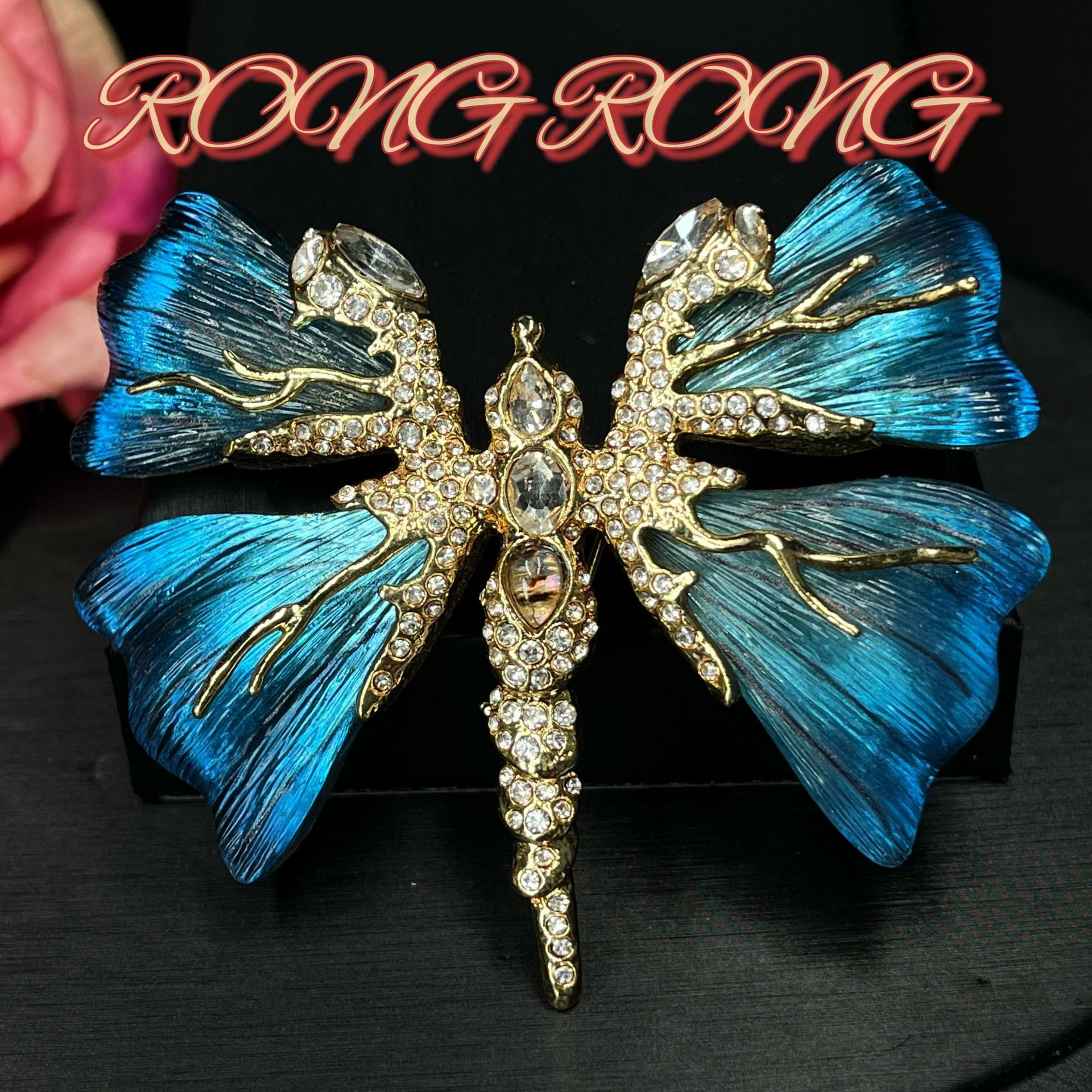 中古欧美鬼才原创设计满钻蓝色蝴蝶胸针轻奢休闲高级感胸针配饰