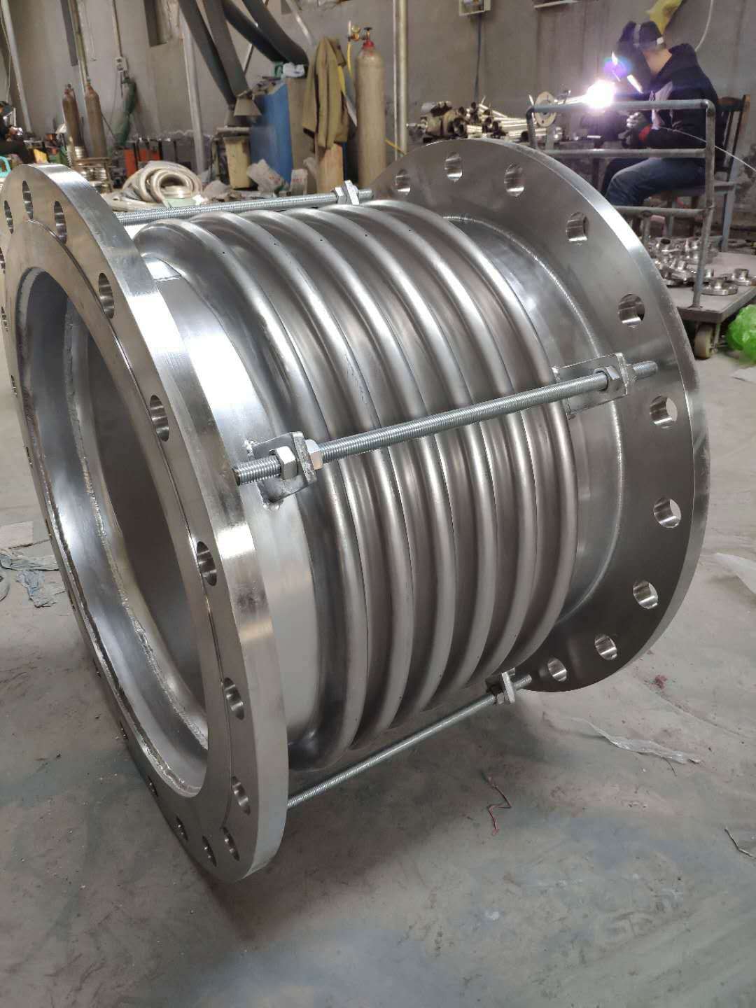 厂家供应304不锈钢波纹补偿器 法兰式衬四氟大拉杆膨胀伸缩节-阿里巴