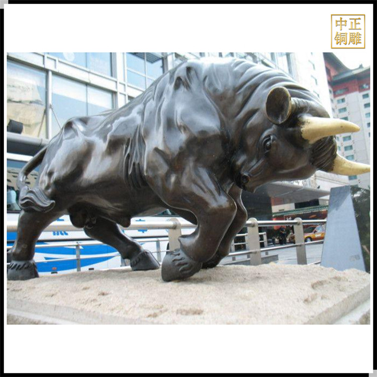 大型抬头铜牛雕塑铸造厂 铸铜美国华尔街牛 开荒牛雕塑