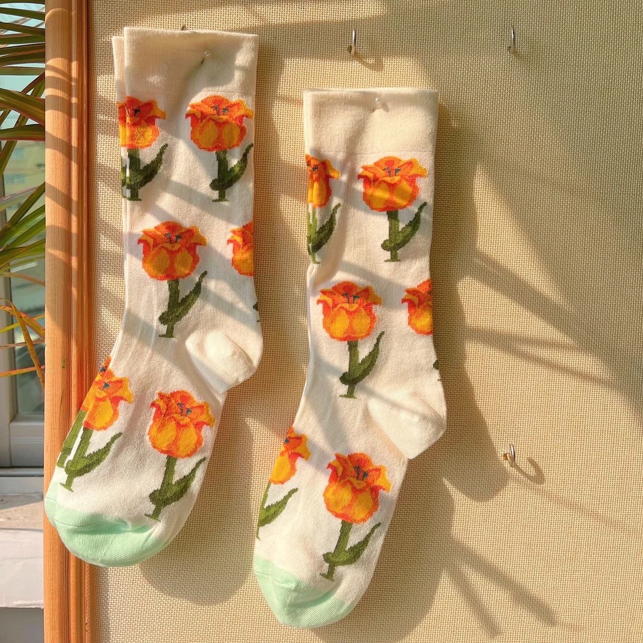 郁金香花朵袜子女中筒ins潮网红插画长筒袜子小红书爆款堆堆袜棉