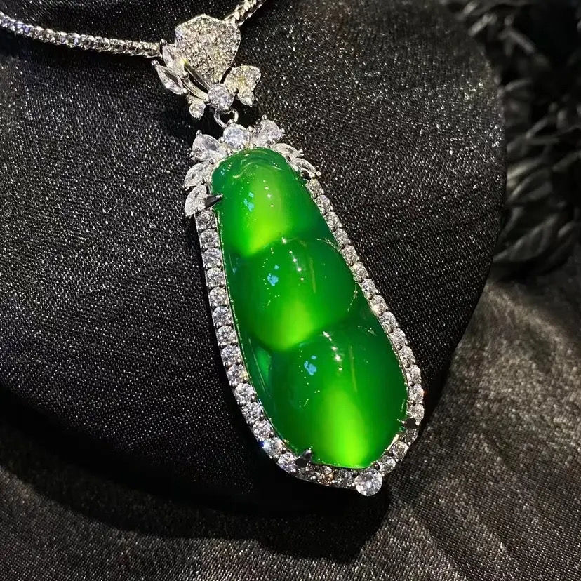 巴西高冰玉髓福豆冰翠色绿玉髓冰阳绿玛瑙重工镶嵌玉石项链吊坠女