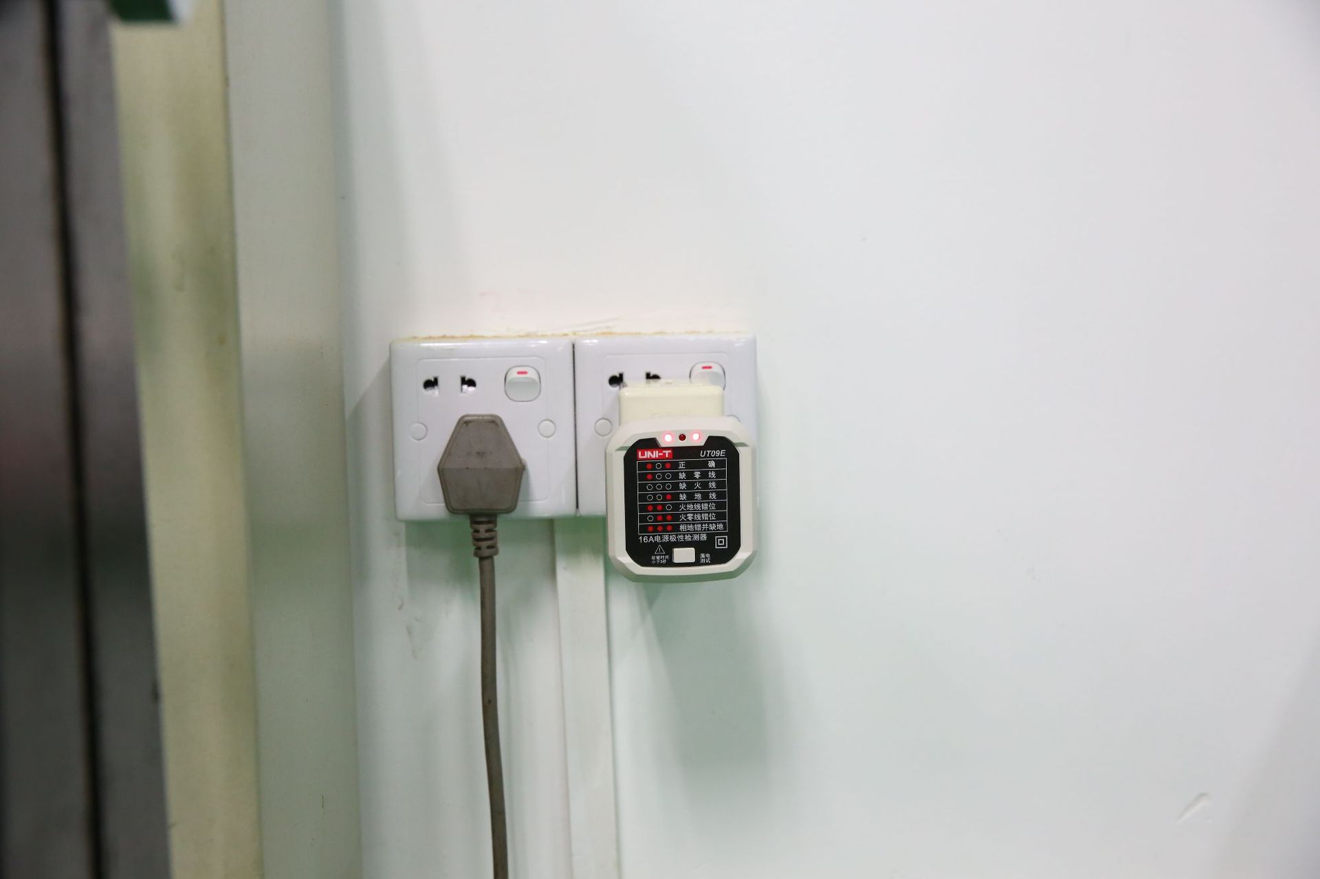 优利德ut09e大功率16a电源极性检测器空调等火线地线零线极性检测