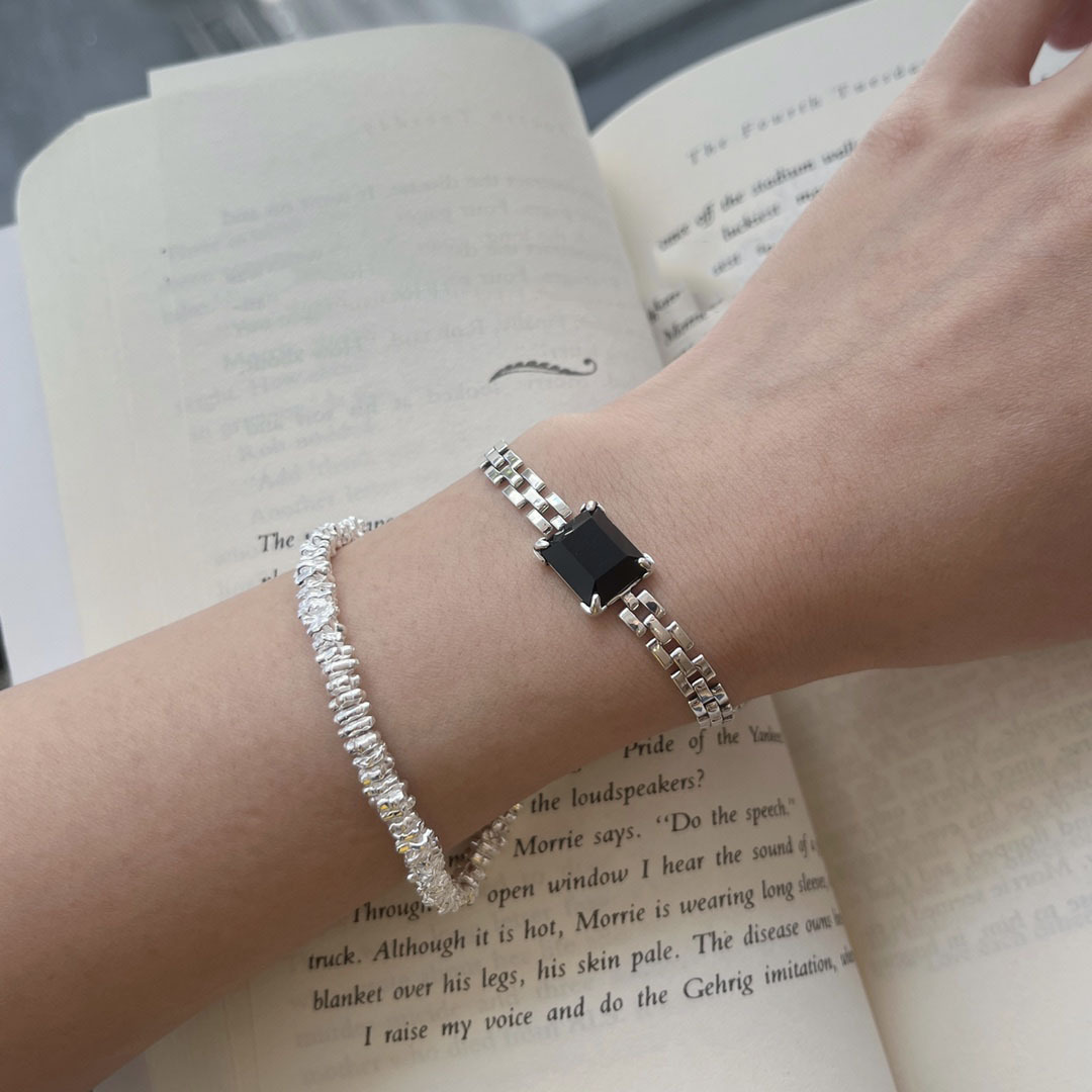 925纯银手链饰品女高级感简约闪耀的黑玛瑙表带抽拉手饰首饰新品