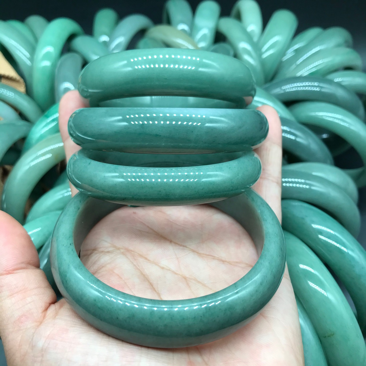 天然佘太翠豆绿手镯佘太翠满绿钢板料鸭蛋青色支持鉴定直播供货