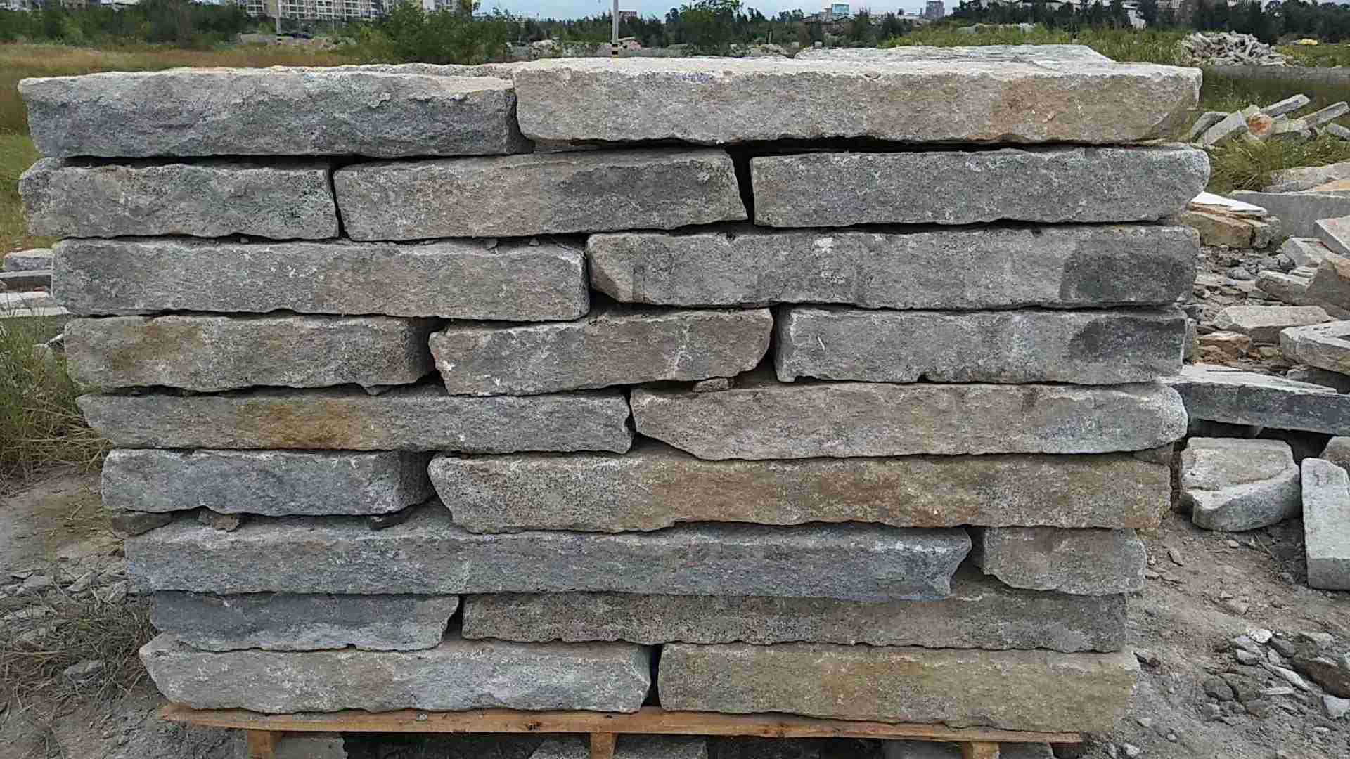 火烧面花岗岩青石板 青色石头 灰色石材人行道板 亚点销售路沿石