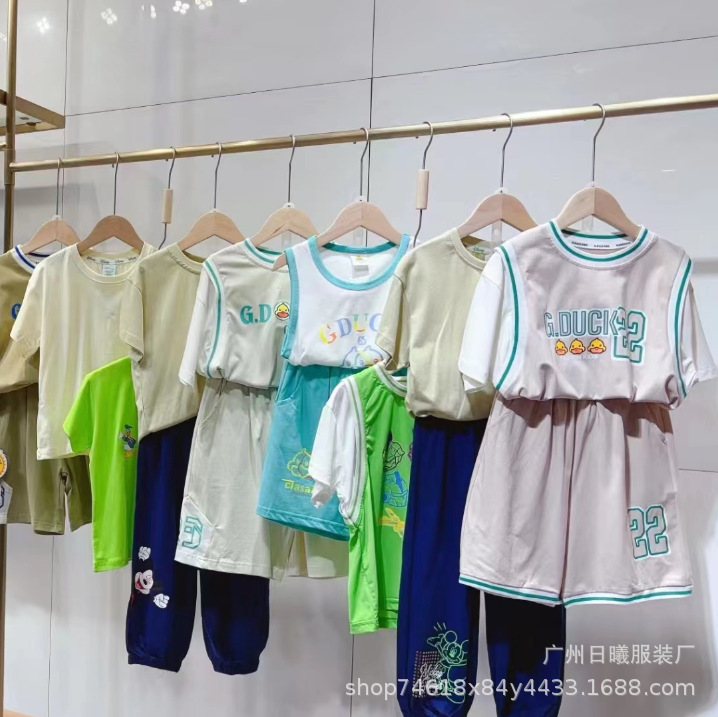 湖州织里童装批发男童夏季套装小黄鸭运动套装女童夏季套装批发