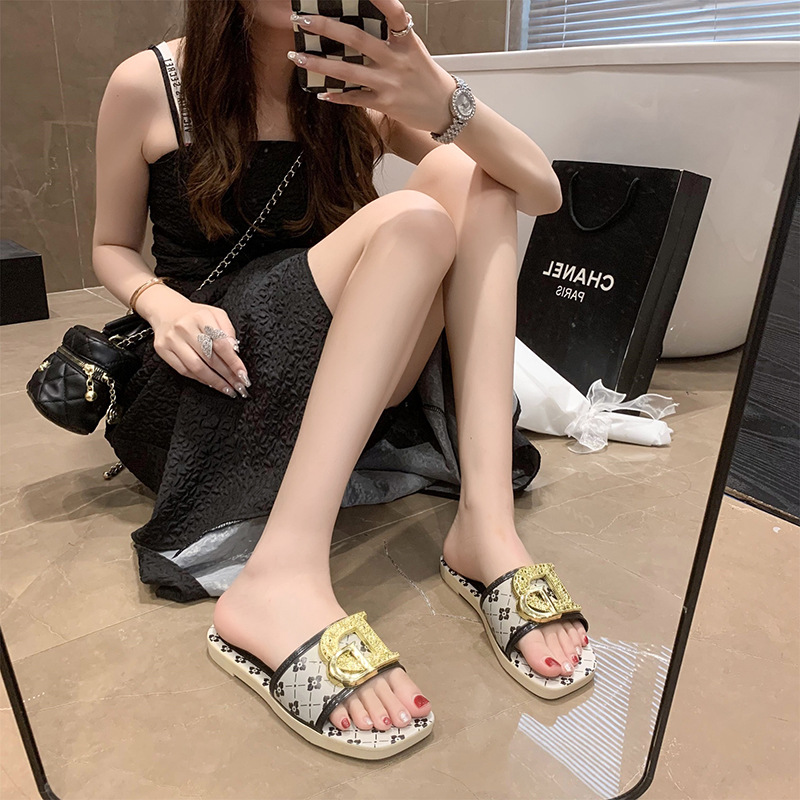 2023 New Summer Women's Slippers Online Red Tide Soft Bottom Sandals Leisure Stylish Beach Outdoor Women's Platform Slippers