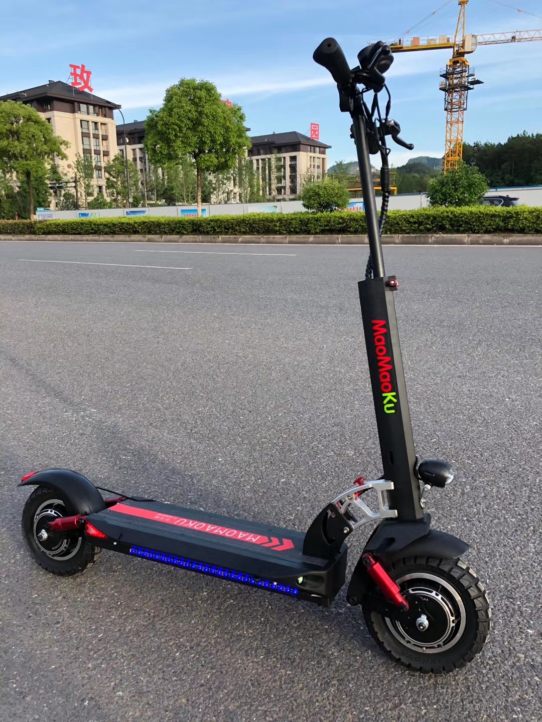 2轮10寸双驱越野电动滑板车可折叠代步车脚踏车电动车可外贸出口