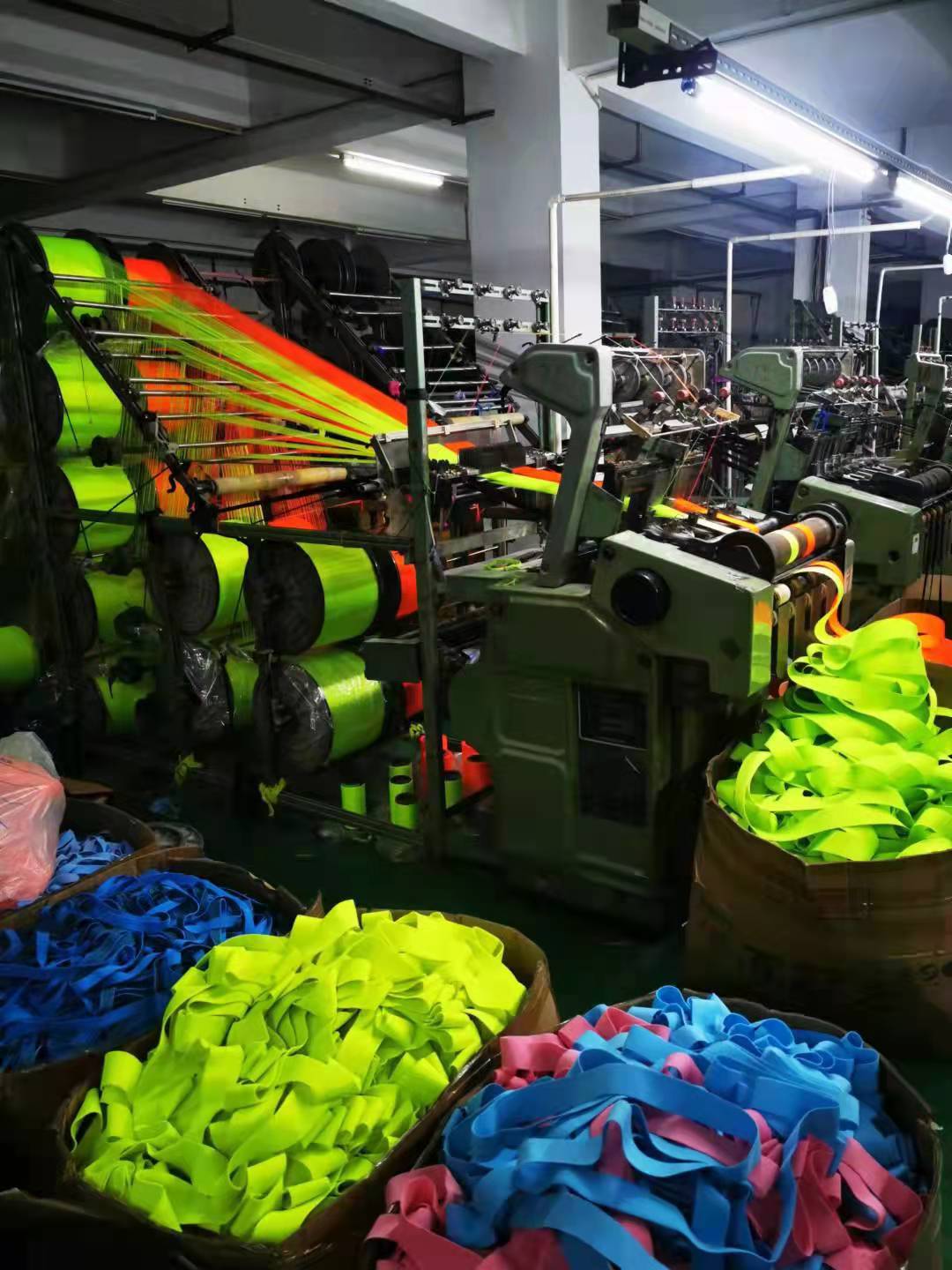 2.5cm反光空心pp织带 25mm间三条反光条宠物带丙纶织带厂家定制