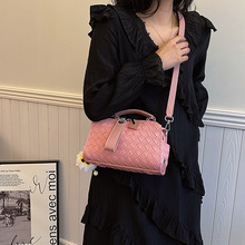 今年流行夏季编织包包女2024新款时尚波士顿枕头包跨境单肩斜挎包
