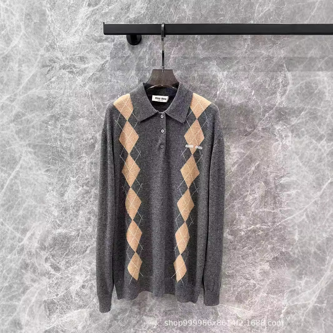 潮牌24秋季新款减龄学院风徽标字母菱形polo针织衫-阿里巴巴