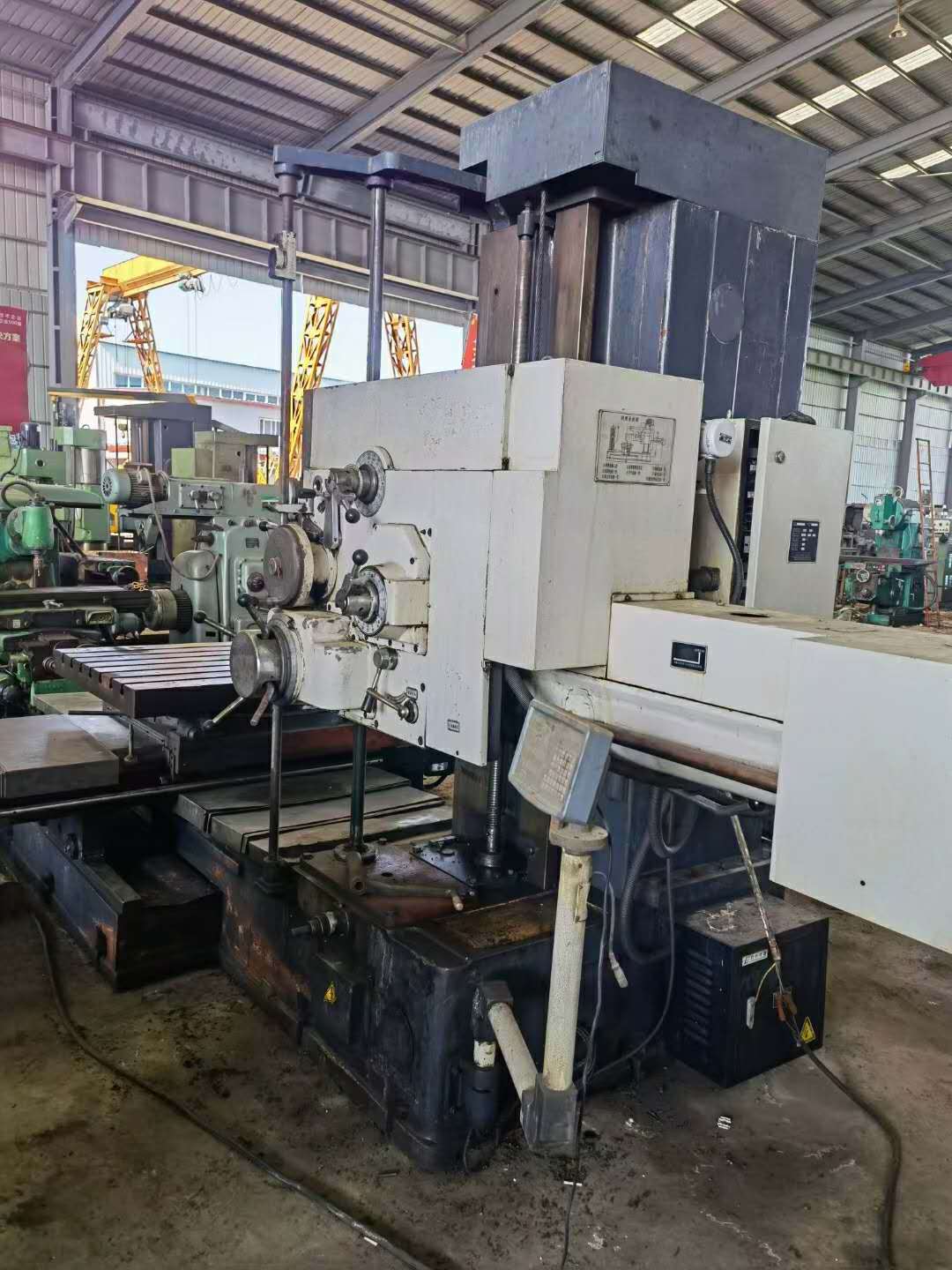 处理二手汉川tx611c卧式铣镗床二手铣镗床二手汉川镗床