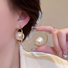 个性夸张大珍珠耳钉女耳环小众设计感高级感2023年新款洋气耳饰品