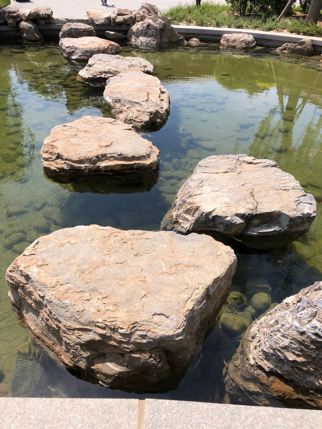 厂家大量批发黄锈料石黄色青灰色料石片石青石护坡石驳岸石千层石