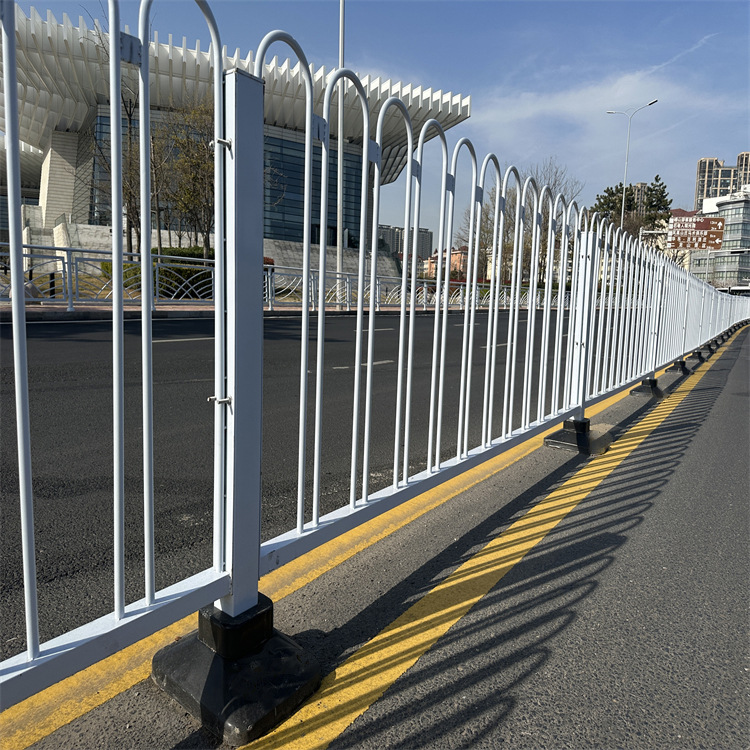 山东京式道路护栏市政公路马路围栏人行道车行道交通隔离防撞护栏