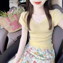 黄色V领正肩冰丝针织短袖T恤女夏季独特别致绝美修身辣妹短款上衣