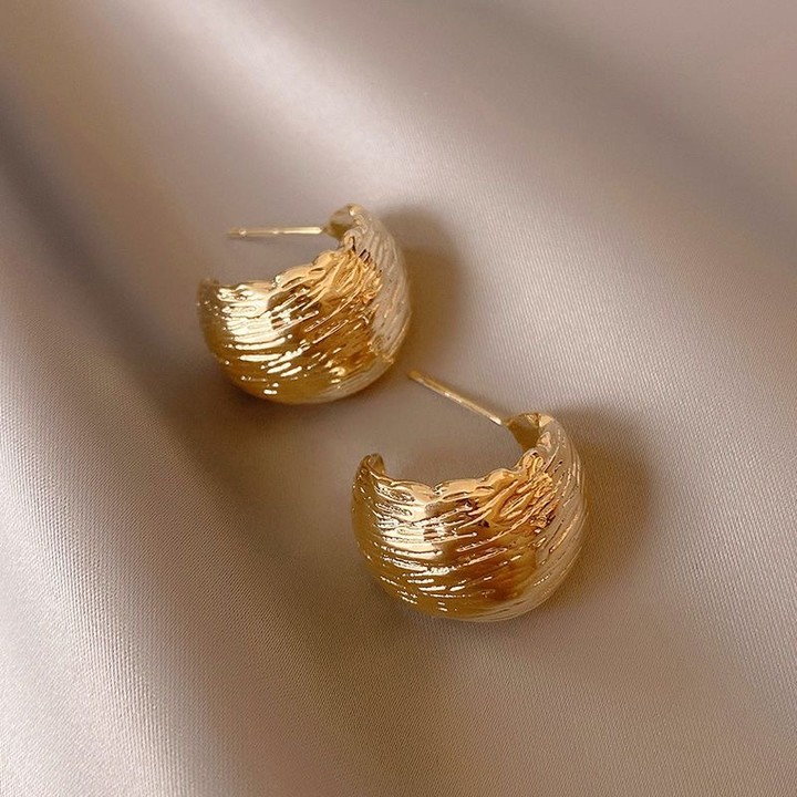925 Silver Needle European and American Exaggerating Heart-Shapaed Stud Earrings Light Luxury High-Grade Earrings Fashion Metal Graceful Earrings Female Wholesale